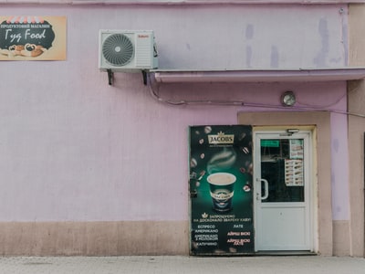 Emerald color palette from curated photo